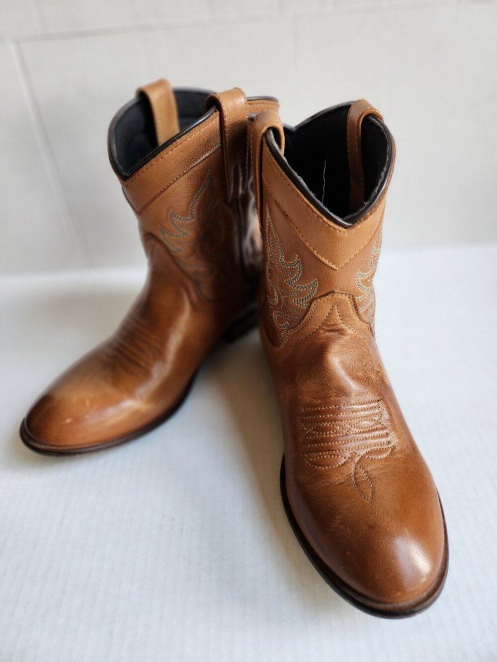 Women’s Dingo Tan Leather Western Ankle Boots Size 8M Embroidered Cowboy Booties